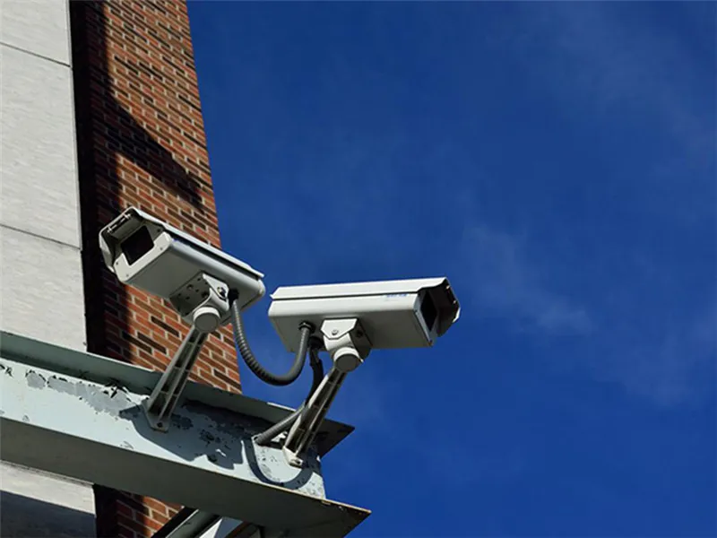 How PoE injector supply power and network to cameras